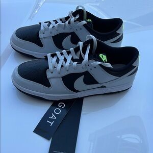 Nike Men's Black and Grey Sneakers